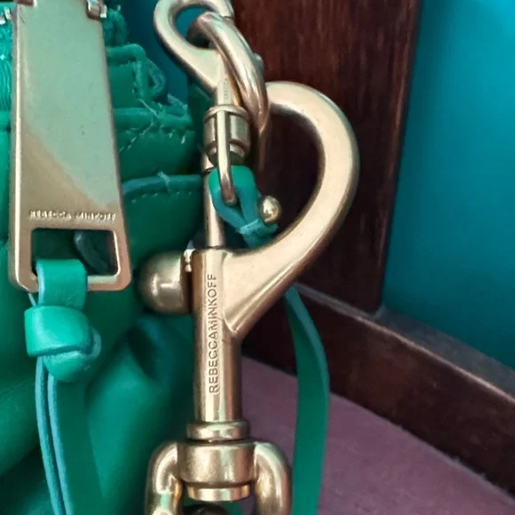 💚🤮🐸🦖Rebecca Minkoff Green Shoulder Bag with Gold Chain - Picture 4 of 16